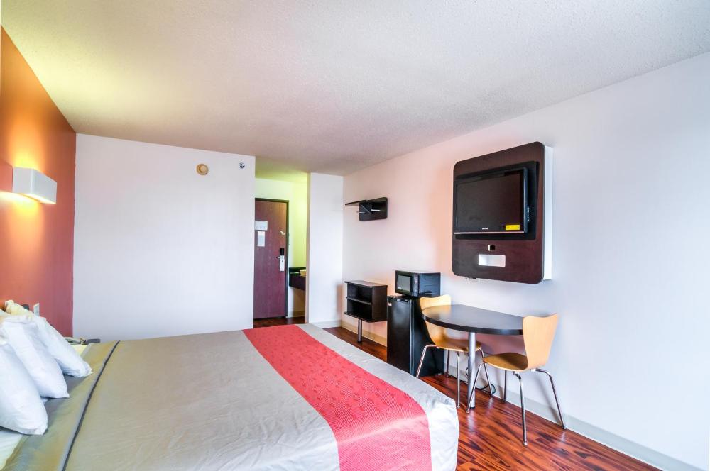 King Room - Disability Access - Smoking interior